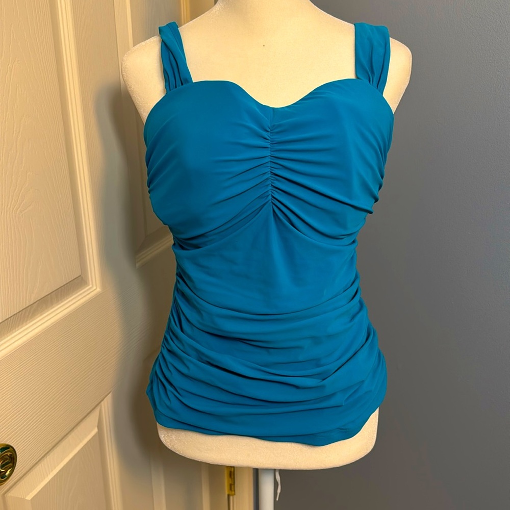 Ladies NWOT profile tankini top size 36D never worn